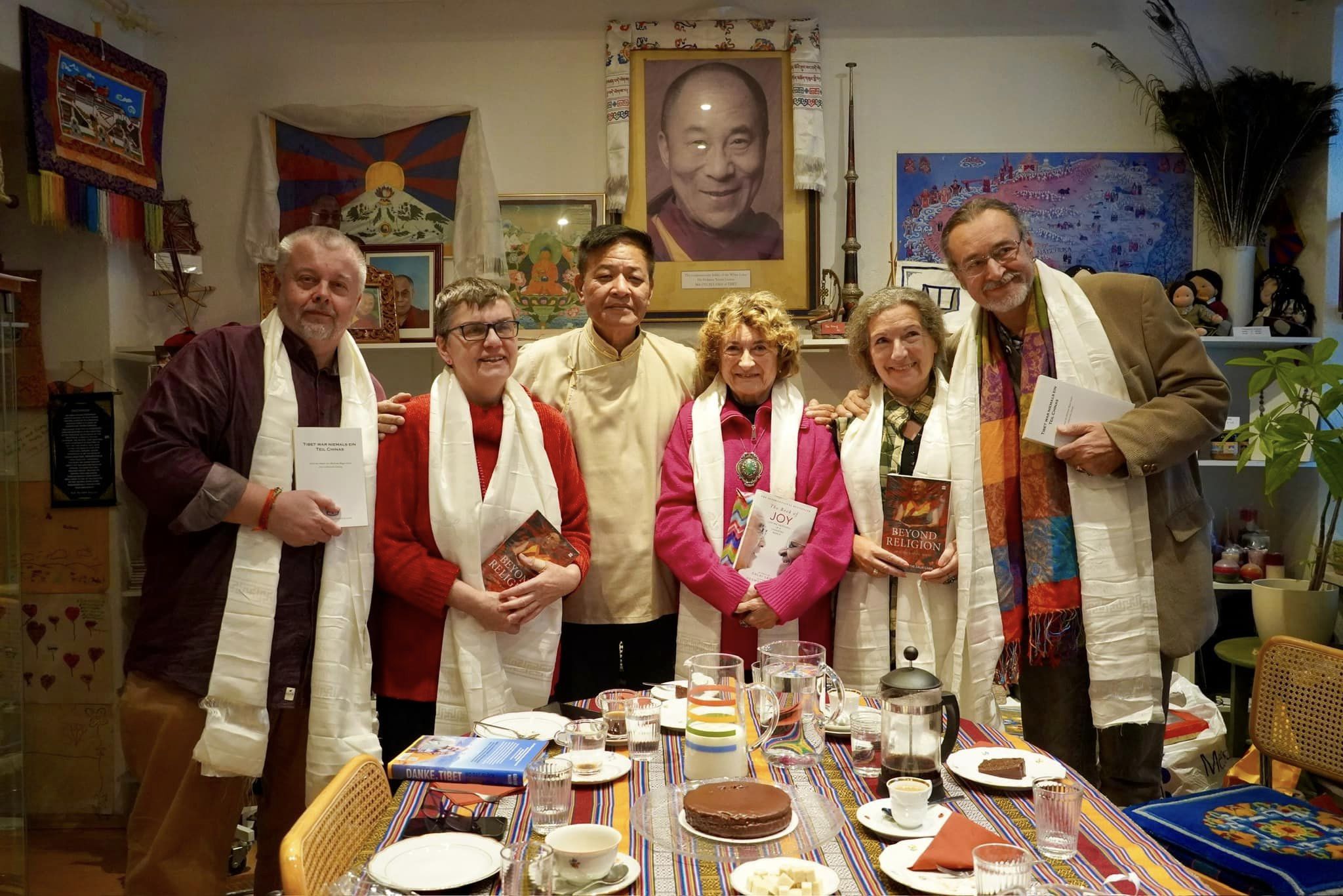 Penpa Tsering mit Vertretern von Save Tibet und Friends of Tibet - Austria