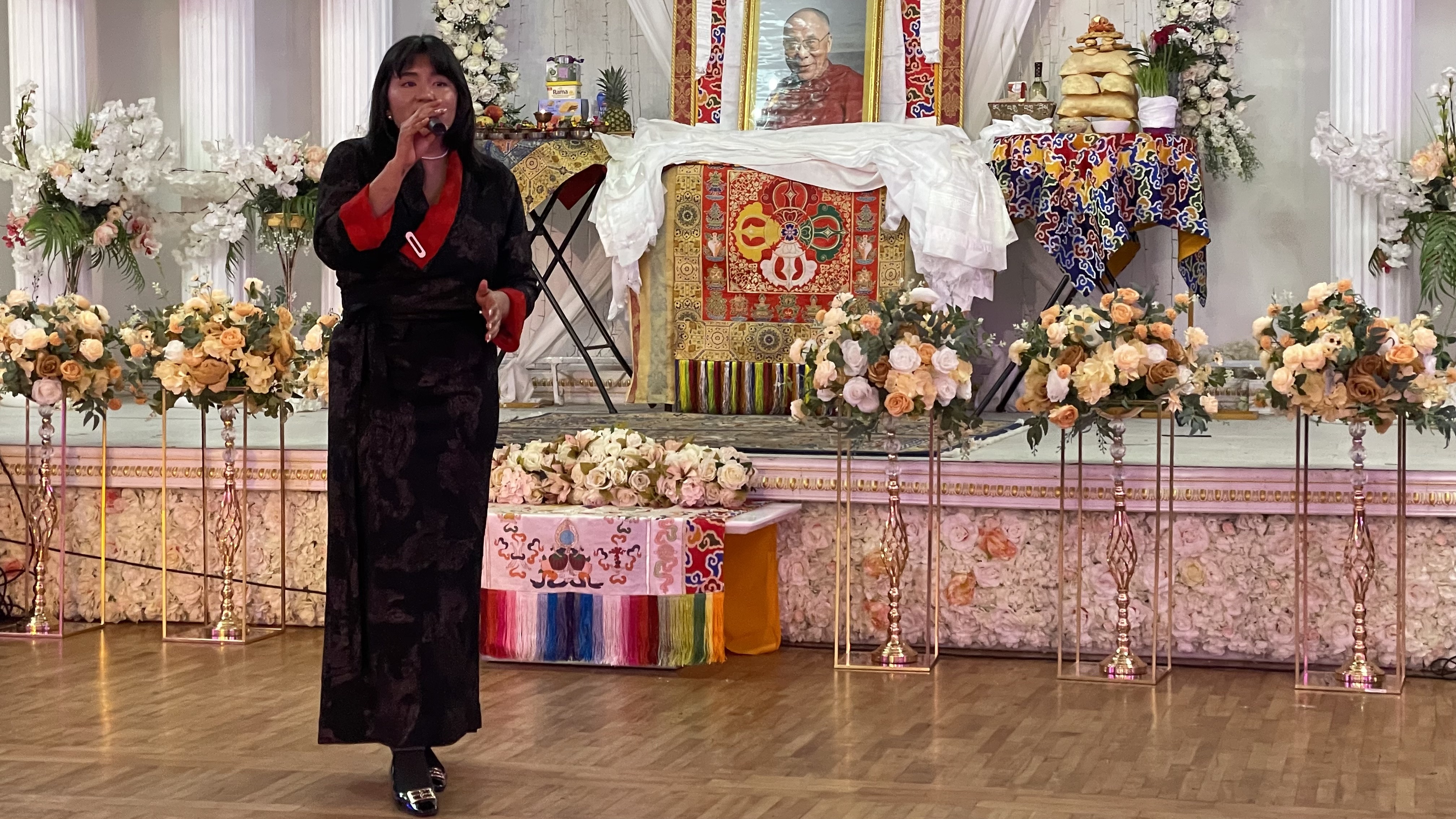 Tina Tenzin Wangmo performte ihr Lied das sie auch bei Starmania 2021 sang.
